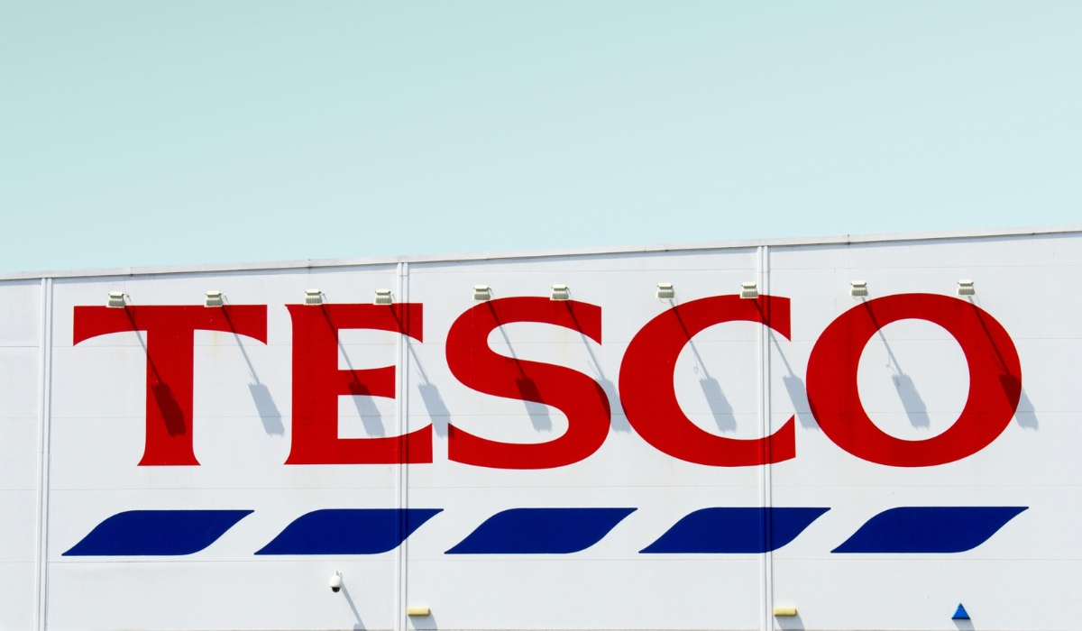 The TESCO sign. Image courtesy of Simone Hutsch via Unsplash.